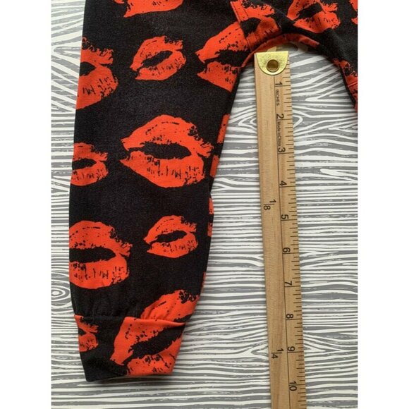 Posh Kiddos Zipper Joggers Kisses 2T - Picture 9 of 9